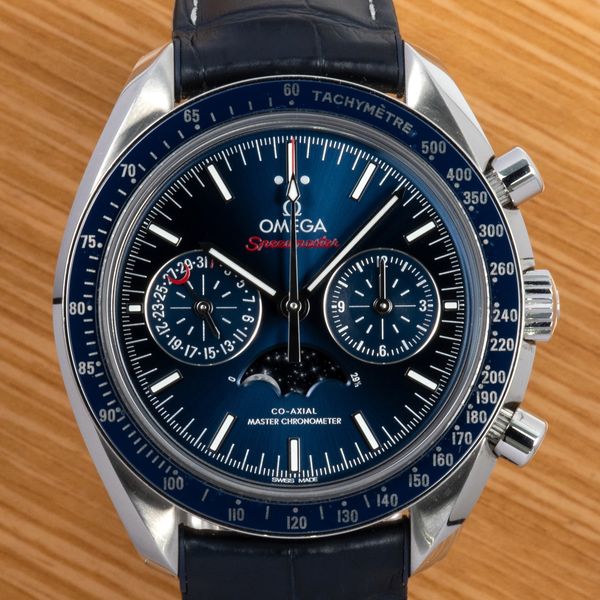 Omega Speedmaster Moonphase 304.33.44.52.03.001